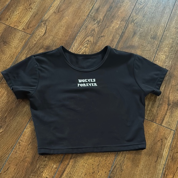 Black Cropped baby tee with Wolves Forever - Picture 1 of 3